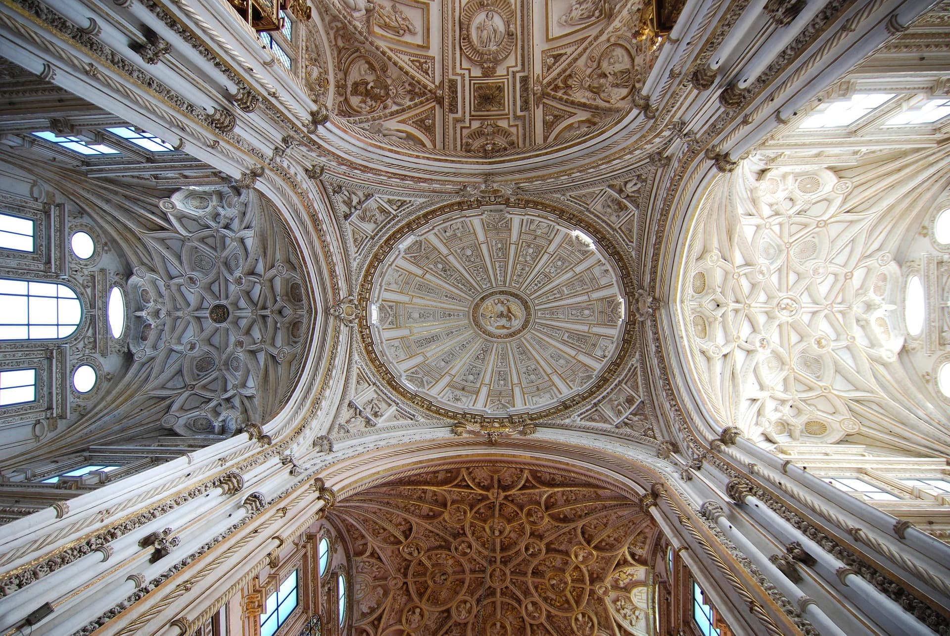 Arches inside the Mezquita-Catedral